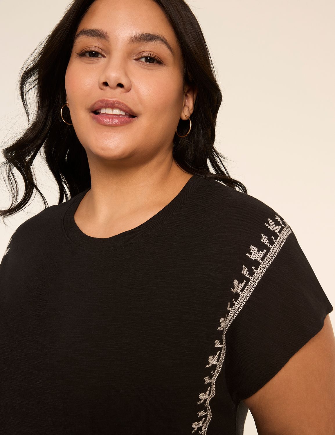 Dolman Short Sleeve Crew Neck Embro Product Image 4