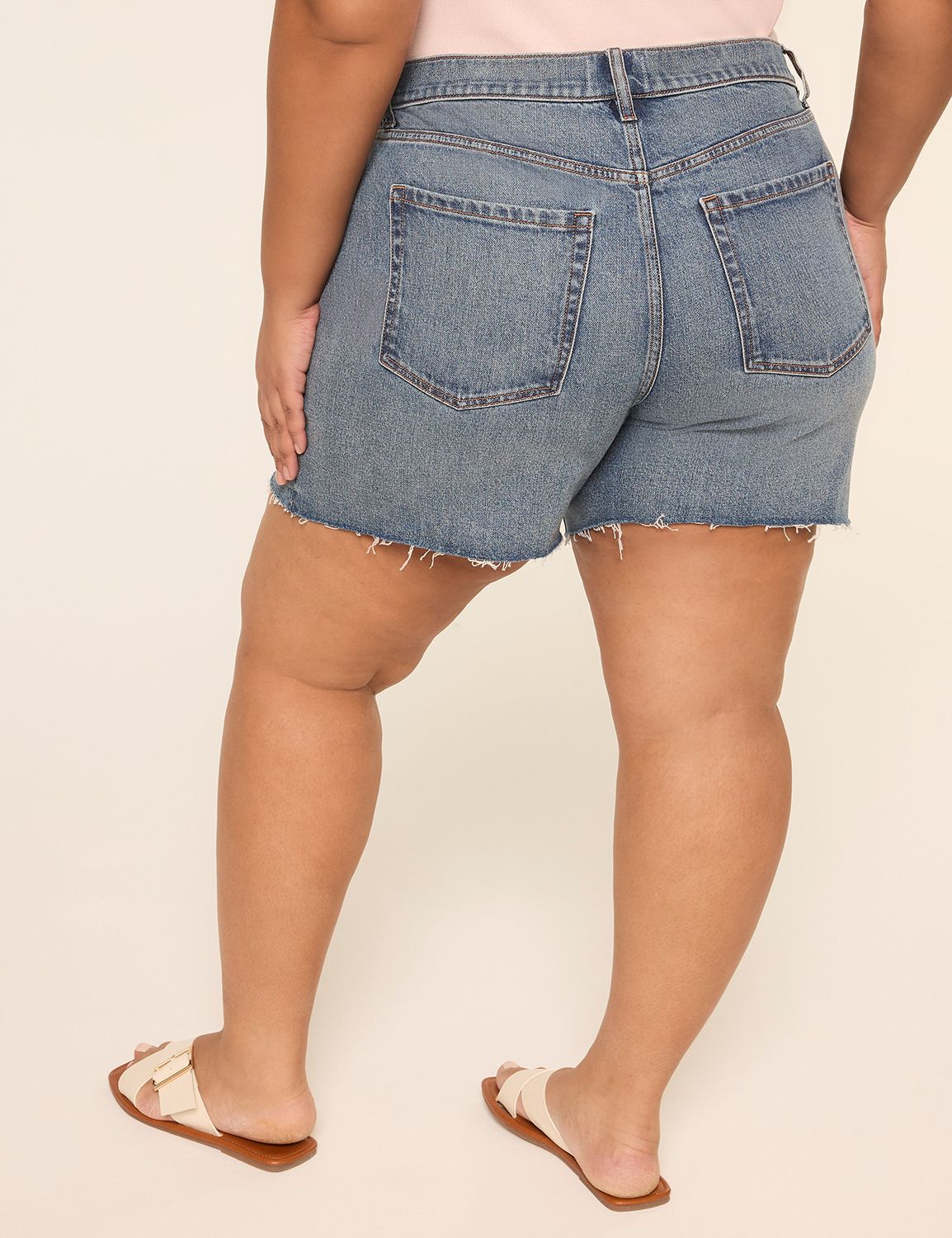 Relaxed 5.5" Short