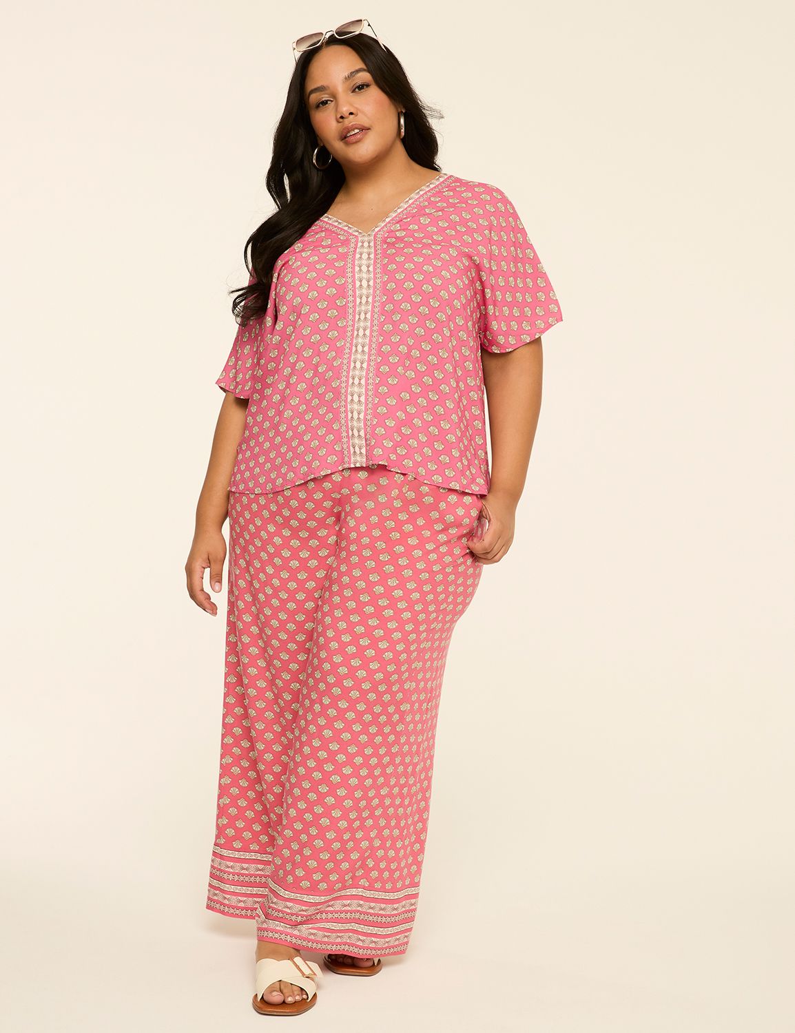 Relaxed SS Dolman V-Neck Top 115094 Product Image 3