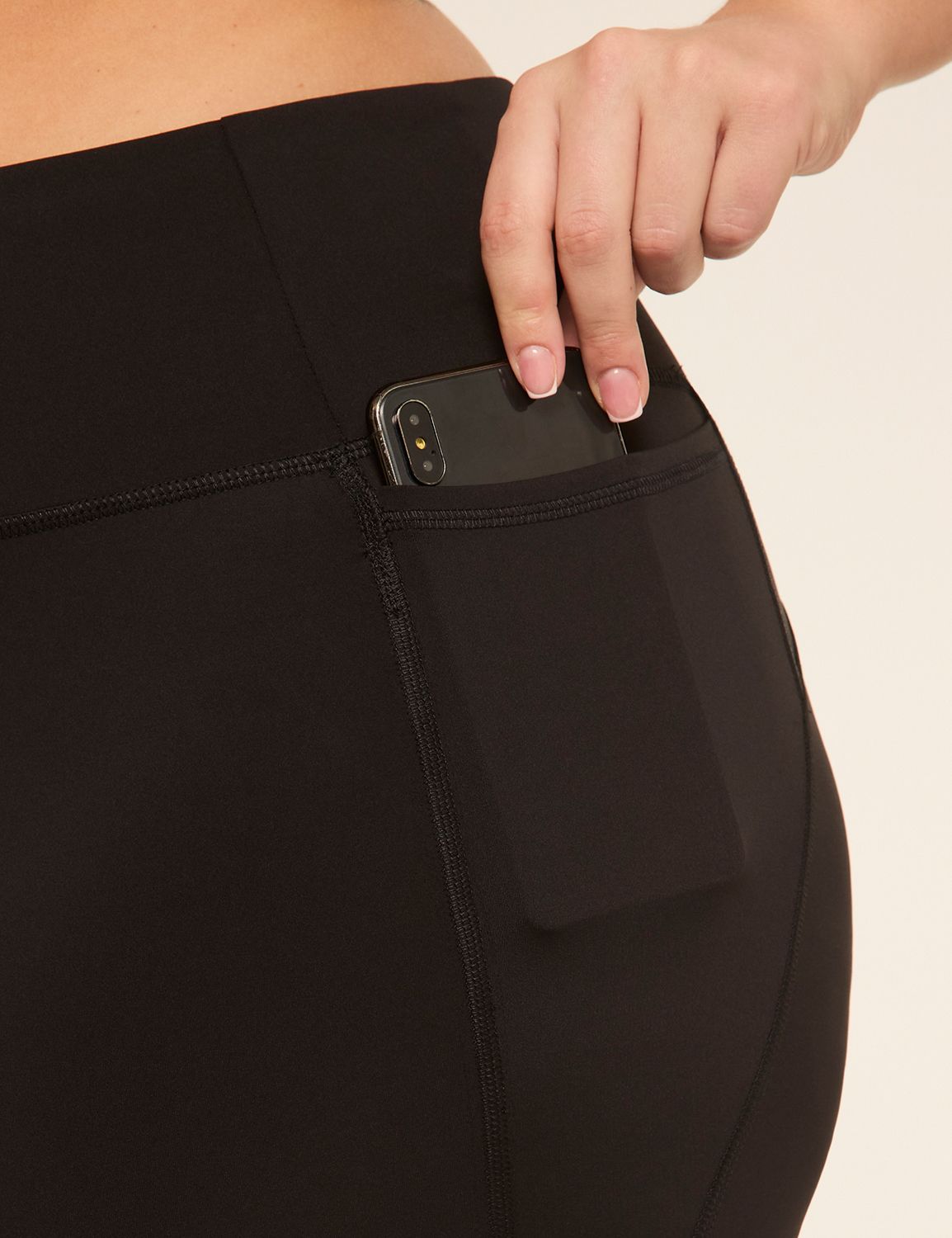 LIVI High Rise Wicking Knee Short S Product Image 4