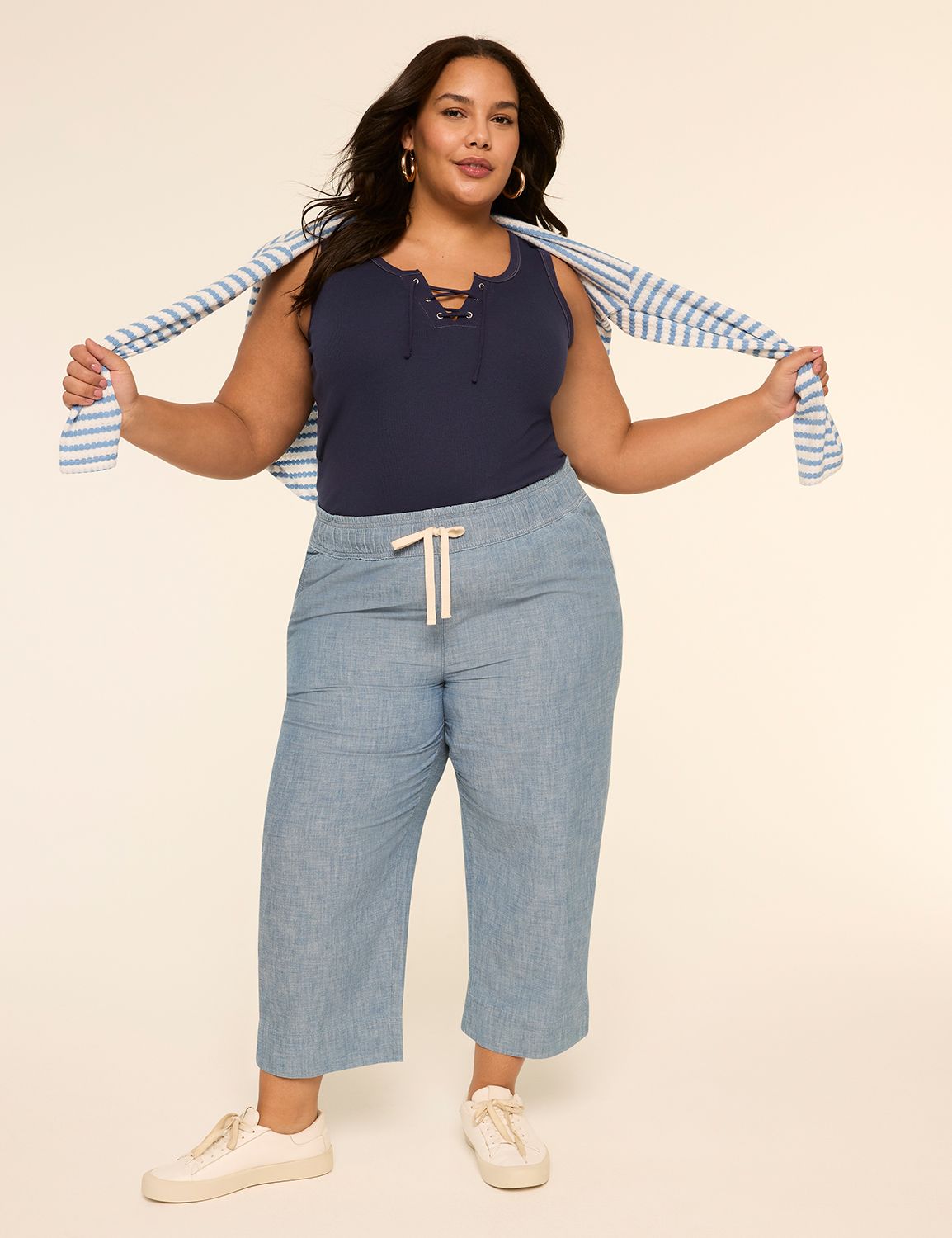 Pull-On Mid Rise Chambray Capri Str Product Image 3