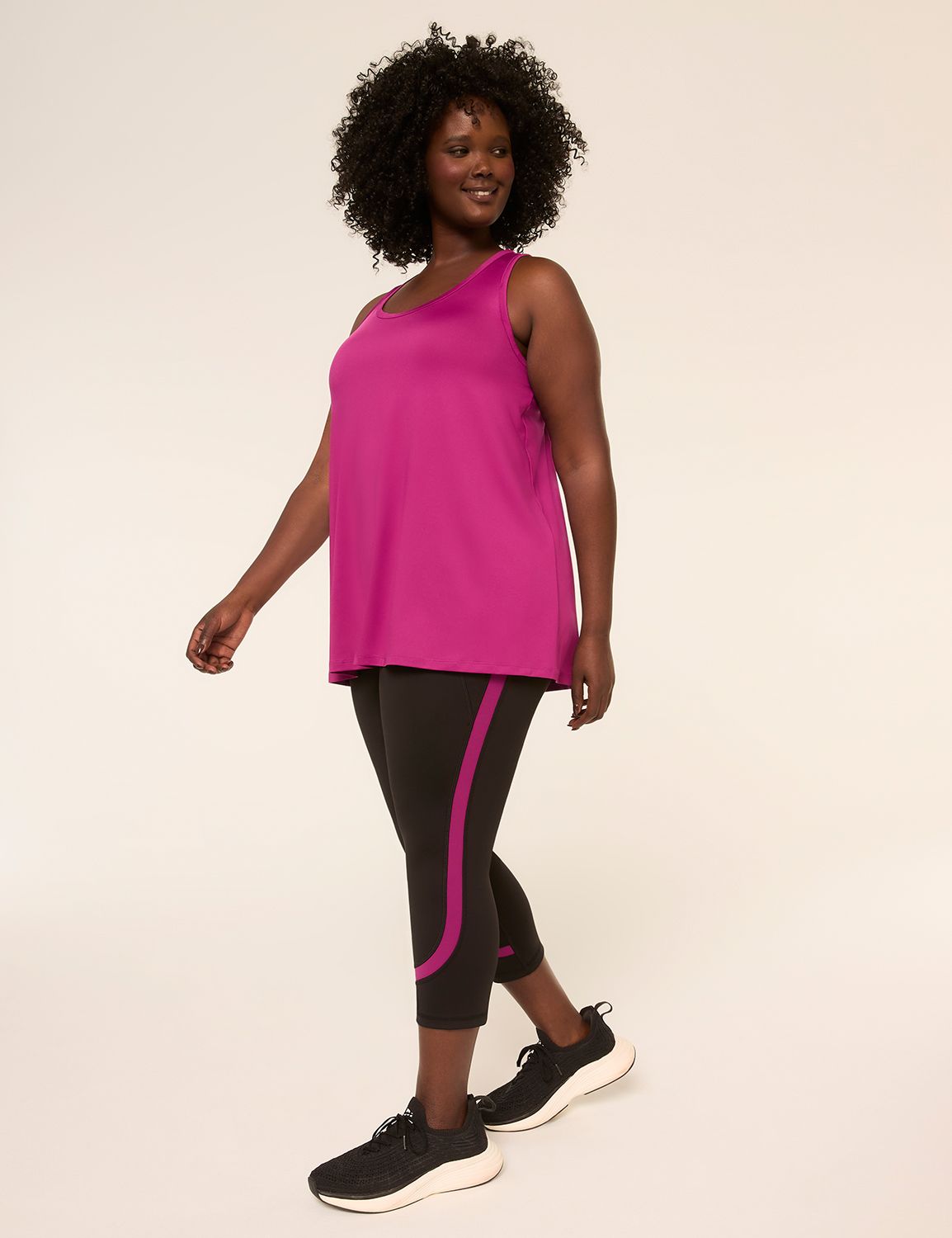 LIVI High Rise Wicking Capri Leggin Product Image 3