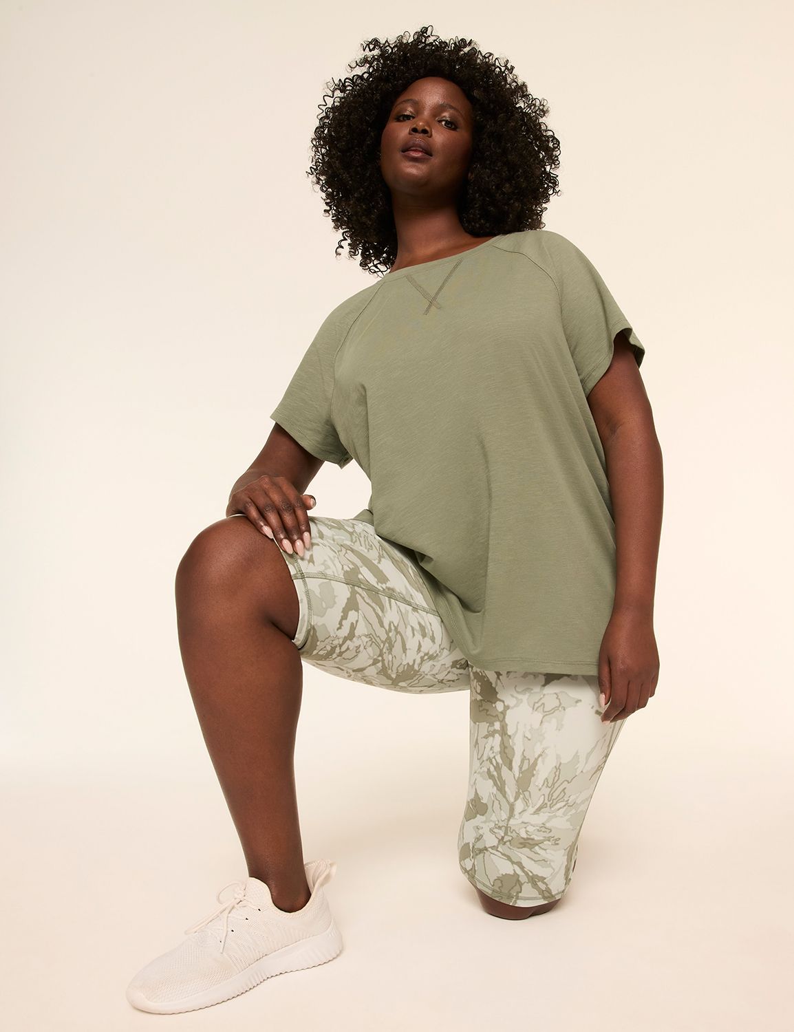 LIVI Short Sleeve Crew Neckline Slu Product Image 3