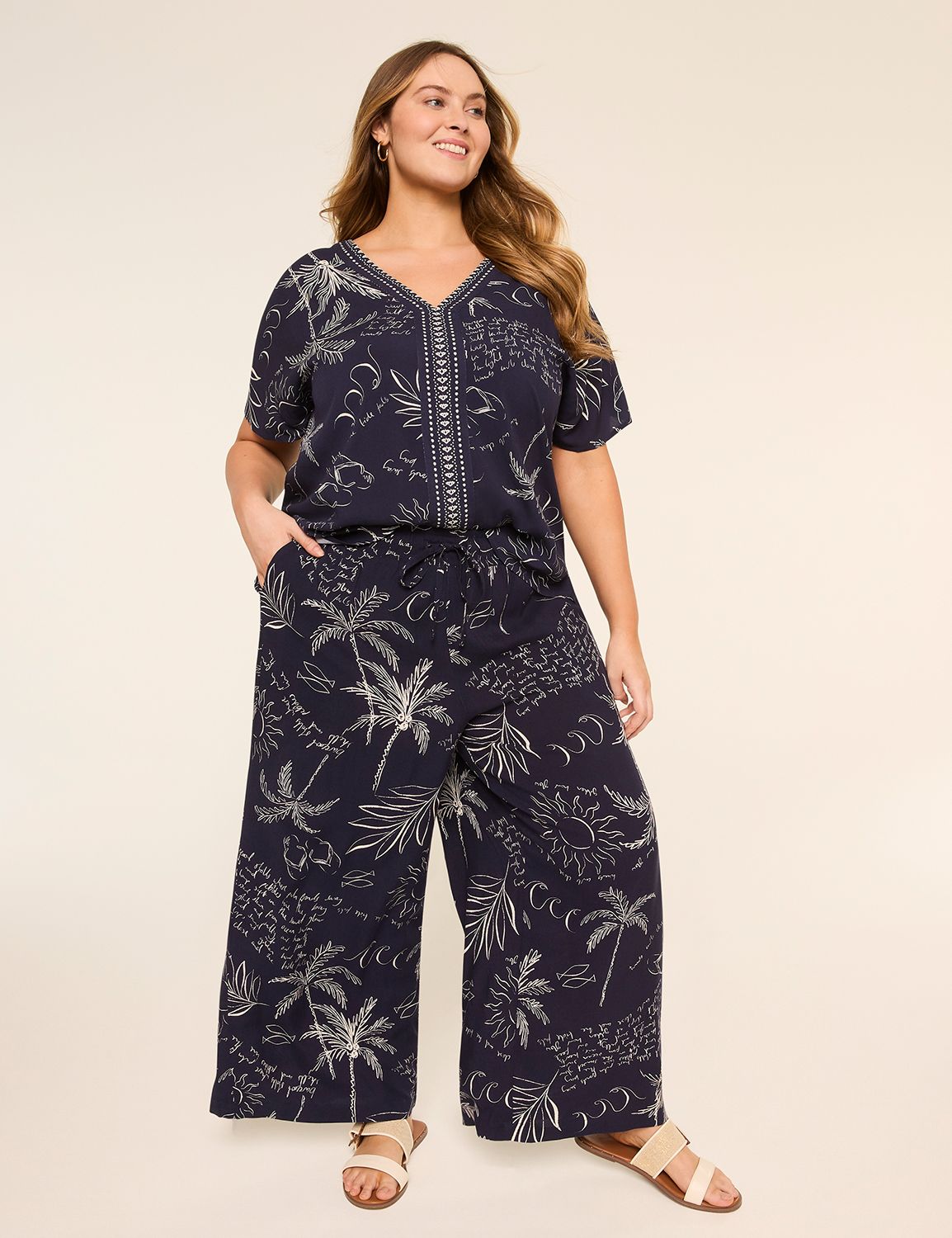 Pull-On Mid Rise Woven Flowy Printe Product Image 3