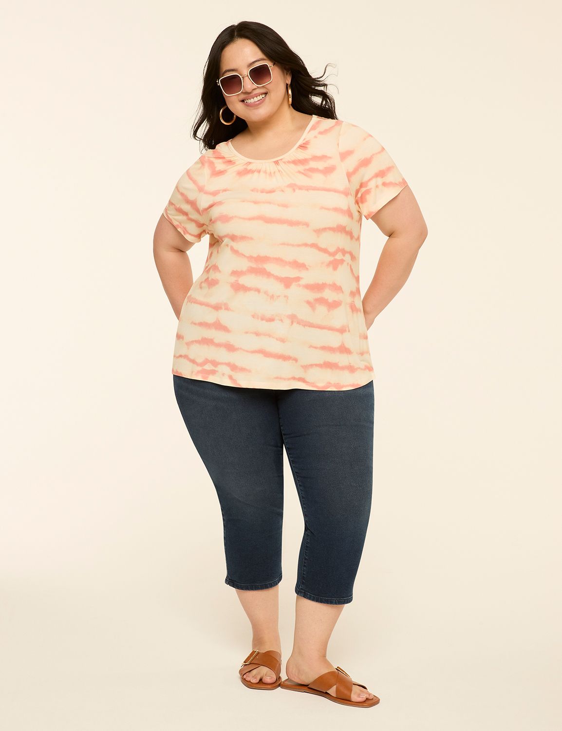 Short Sleeve Crew Neck Tee w/ Neckl Product Image 3