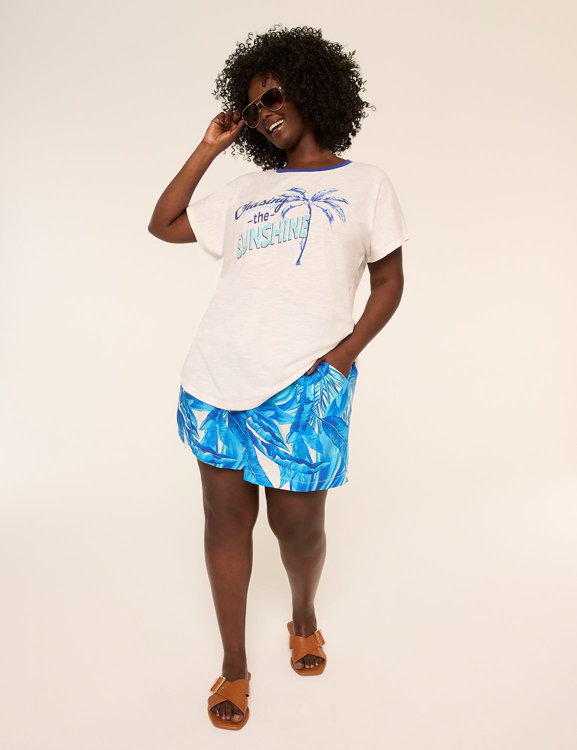Pull-On Woven Mid Rise Flowy Short Product Image 3