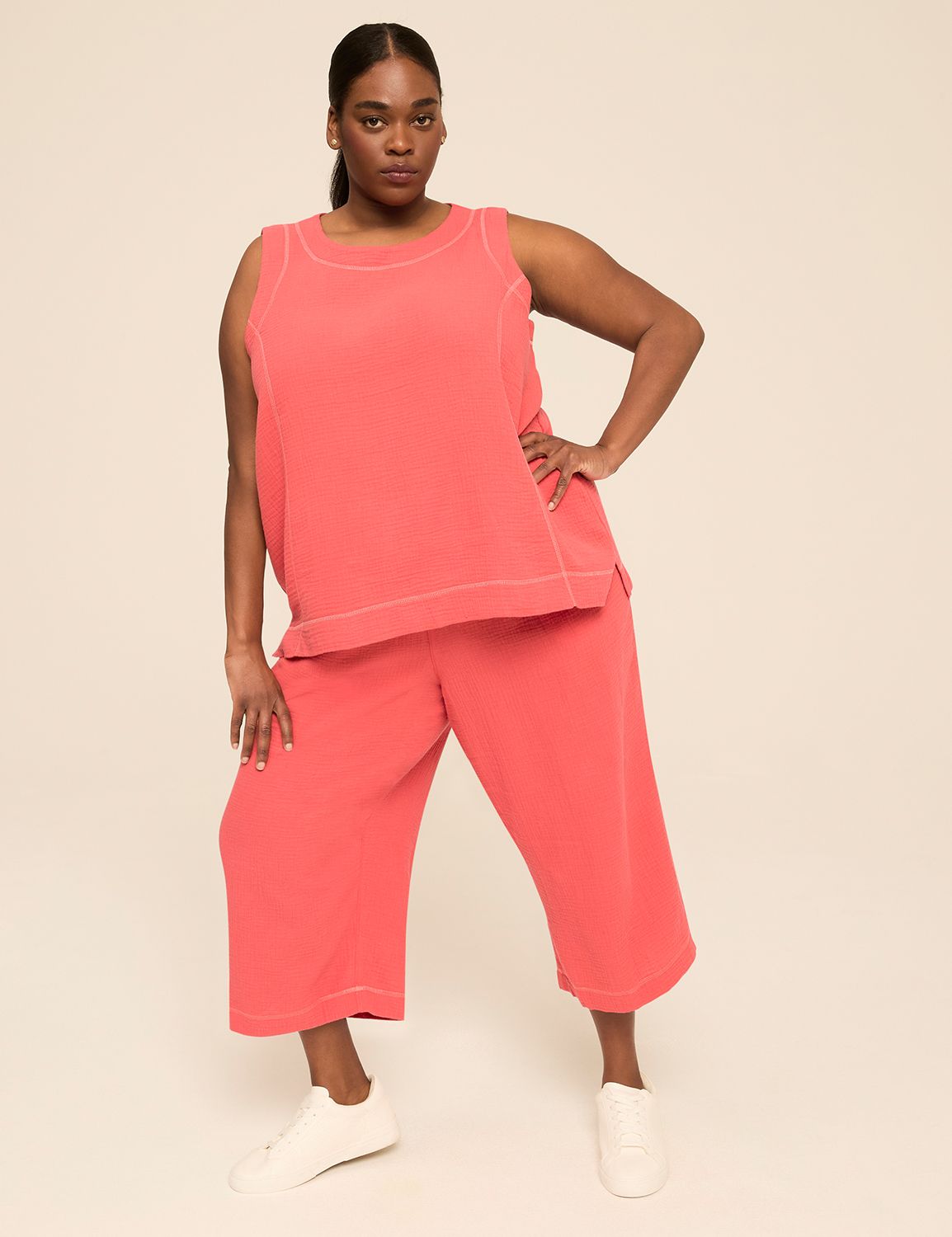 LIVI Sleeveless Crew Neckline Gauze Product Image 3