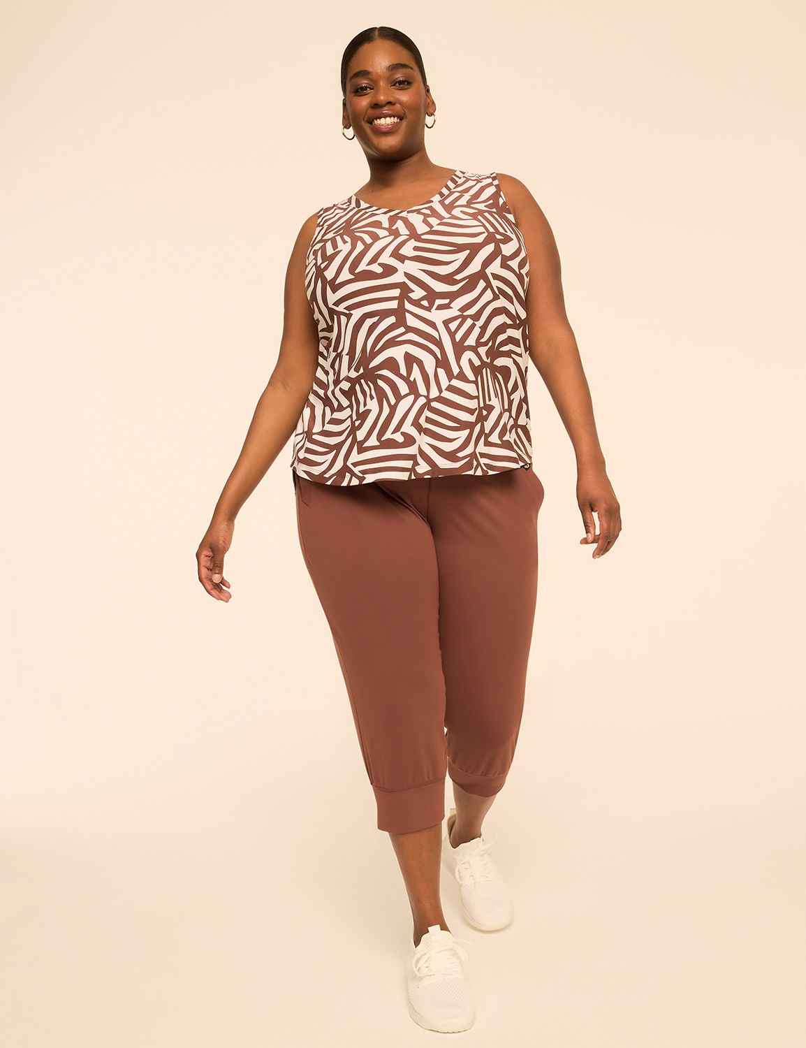 LIVI Mid Rise Livi Soft Capri Jogge Product Image 3
