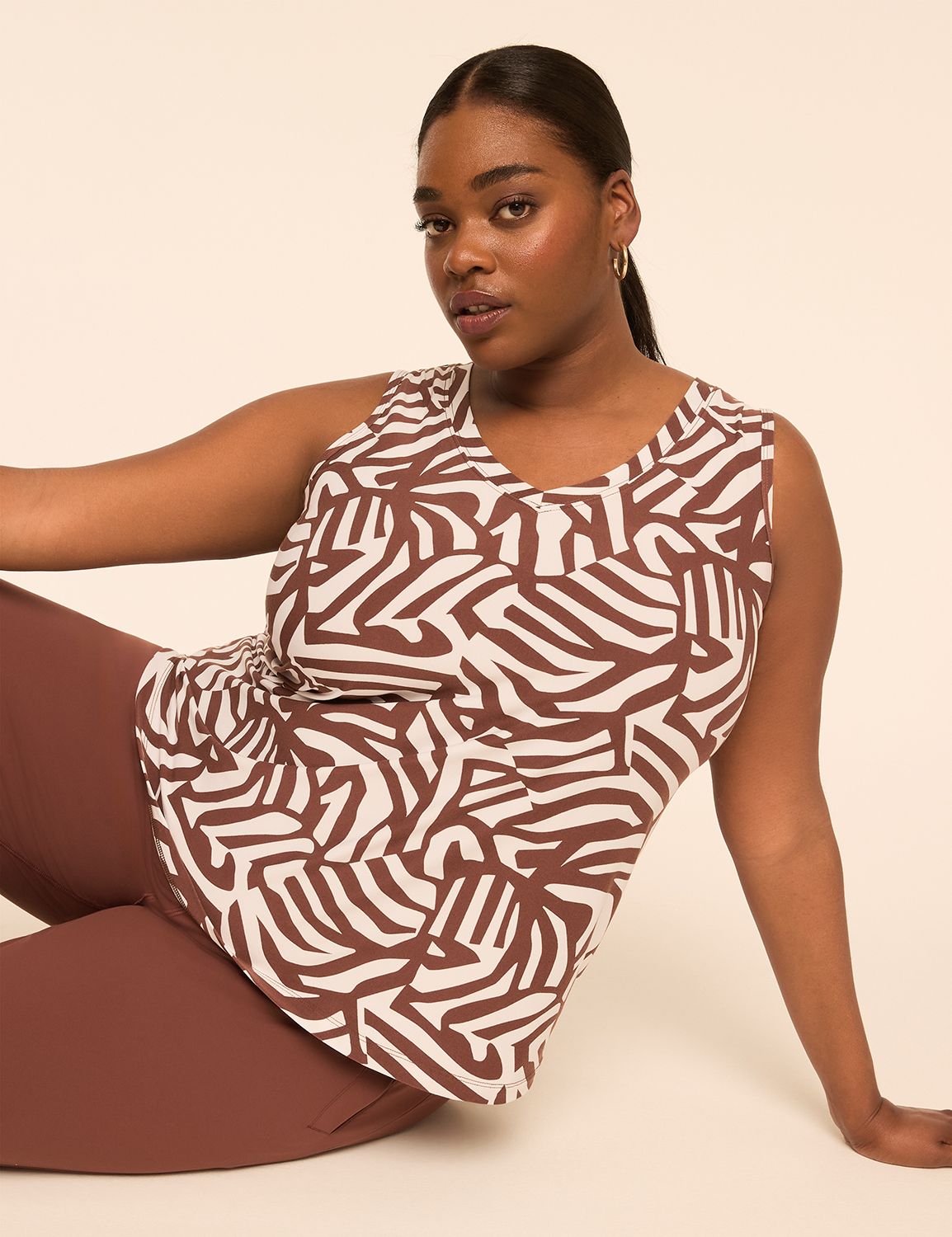 LIVI Sleeveless V-Neckline Livi Sof Product Image 3