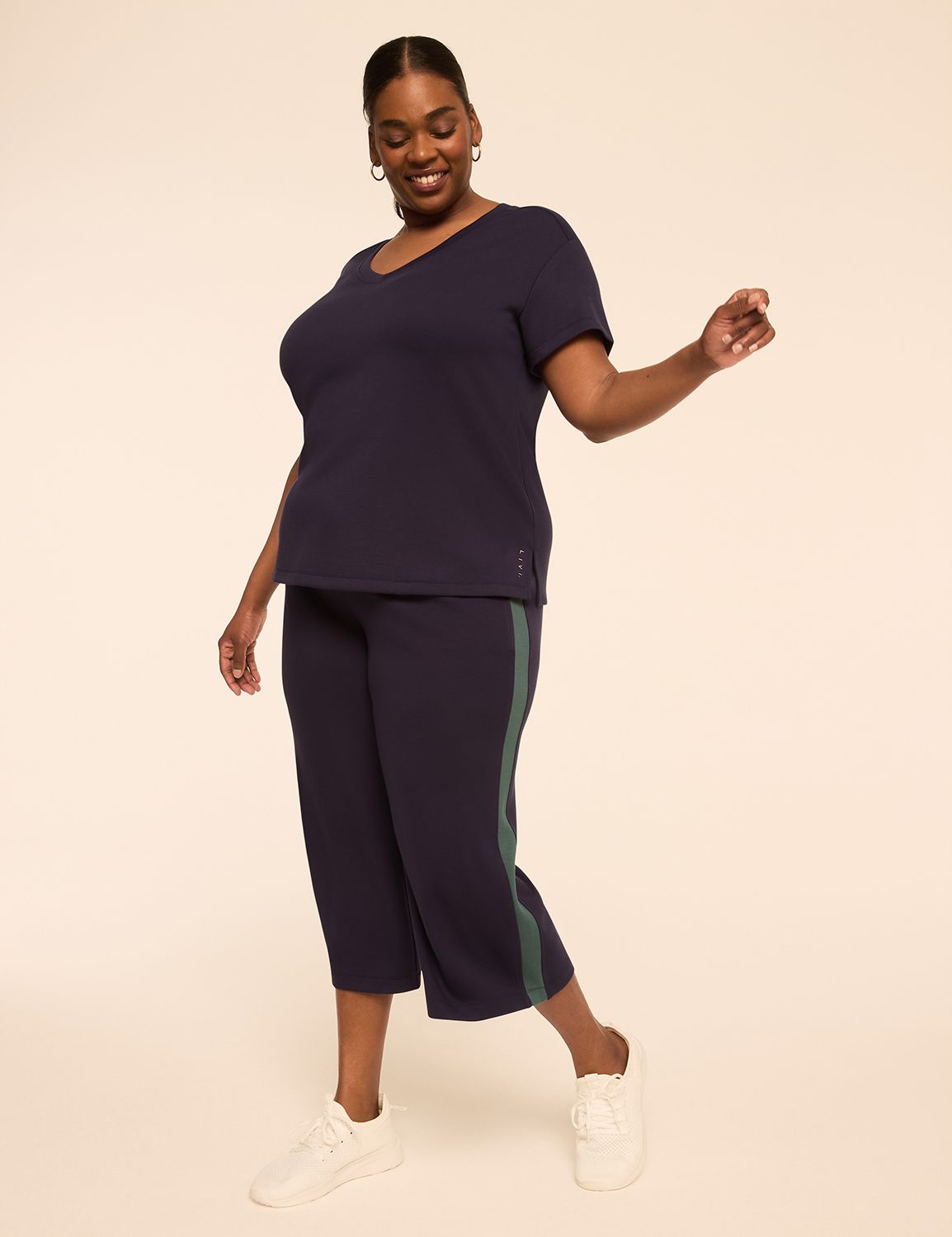 LIVI Mid Rise Journey Capri Relaxed Product Image 3