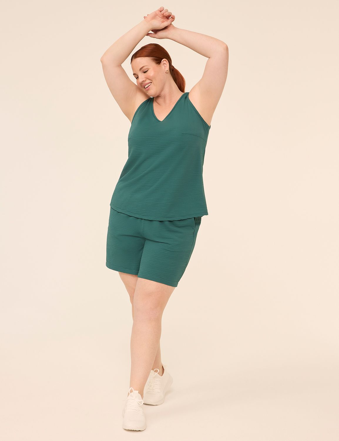 LIVI Mid Rise Textured Knit Short S Product Image 3