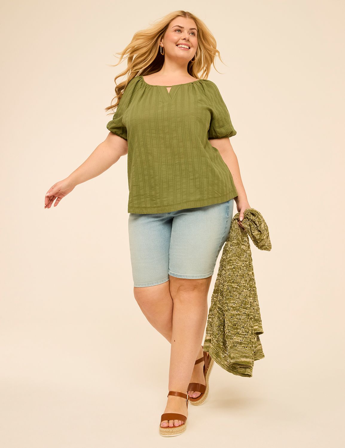 Classic Scoop Neck Short Puff Sleev Product Image 3
