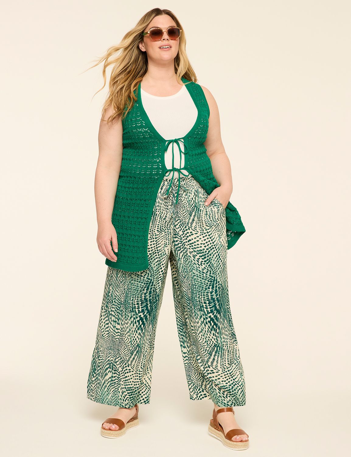 Pull-On Mid Rise Woven Flowy Printe Product Image 3
