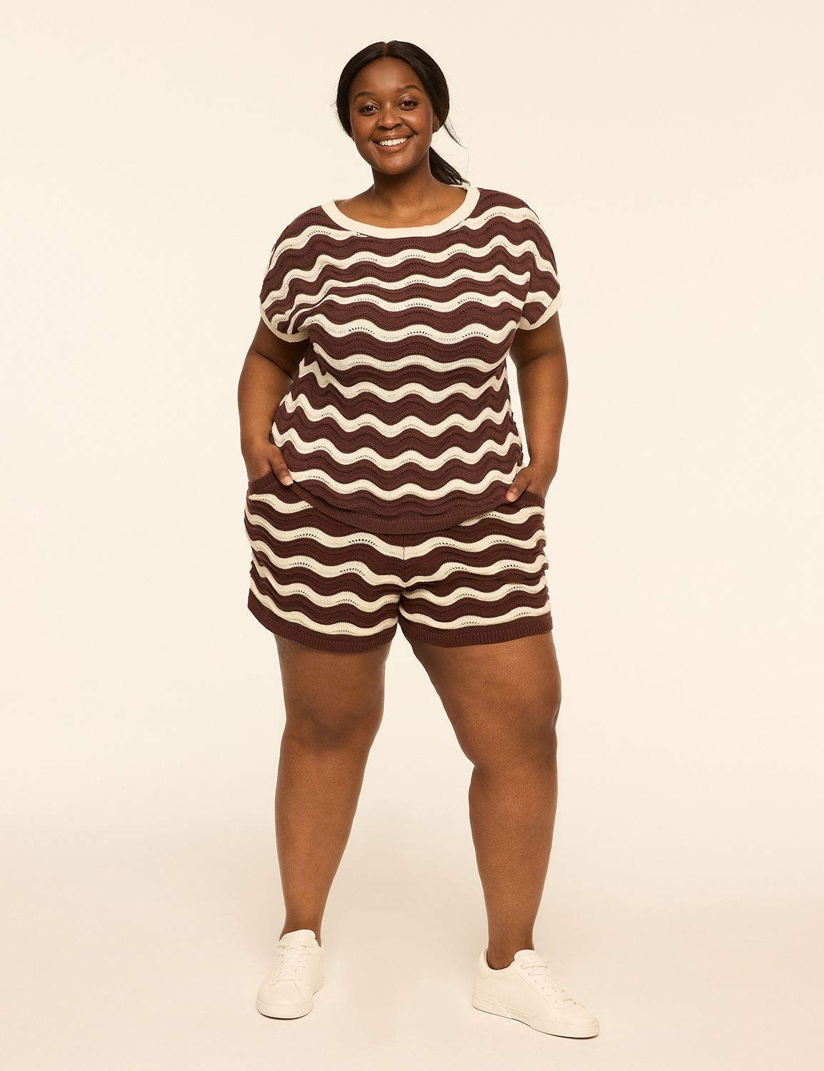 LIVI Mid Rise Texture Sweater Short Product Image 3