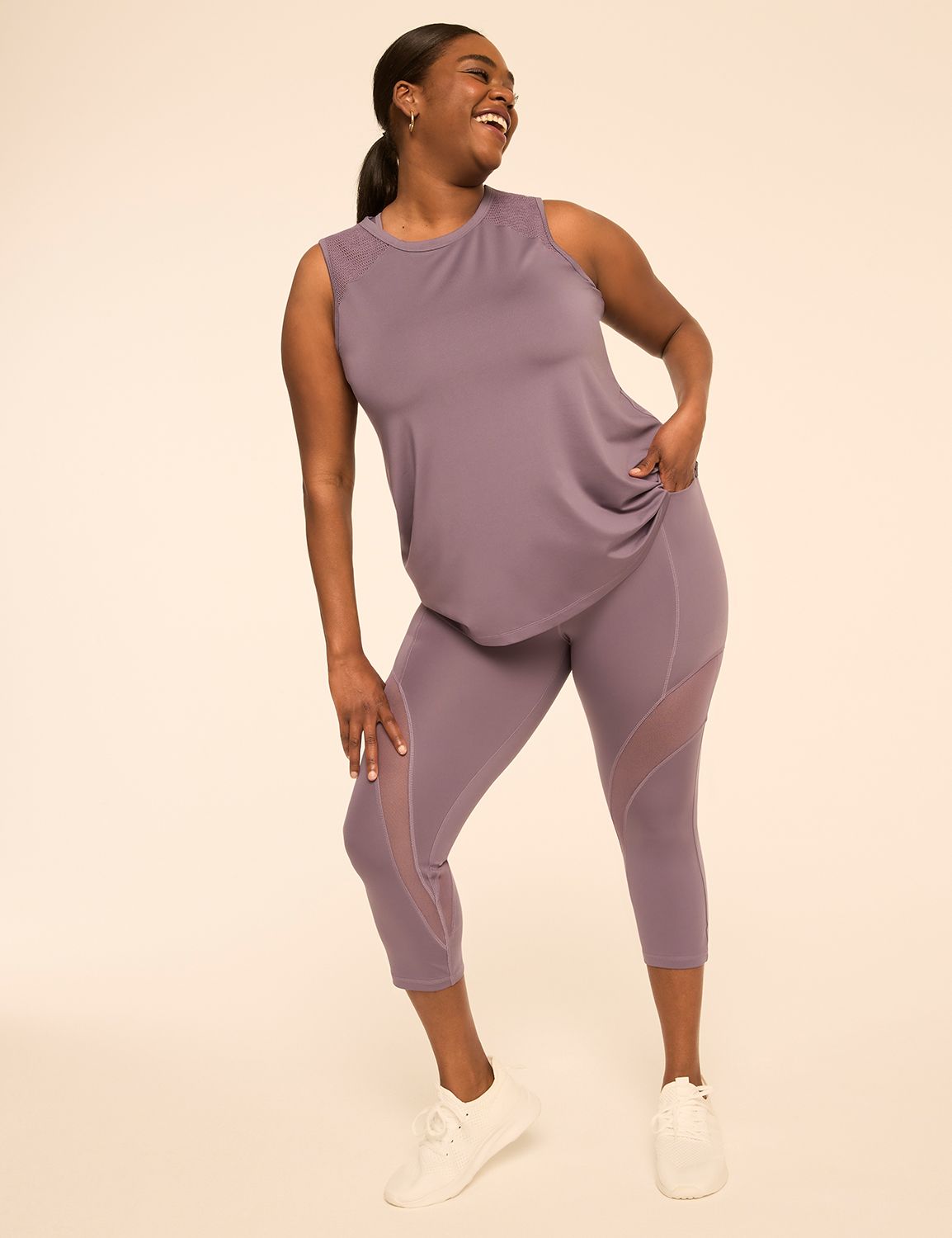 LIVI High Rise Wicking Capri Leggin Product Image 3