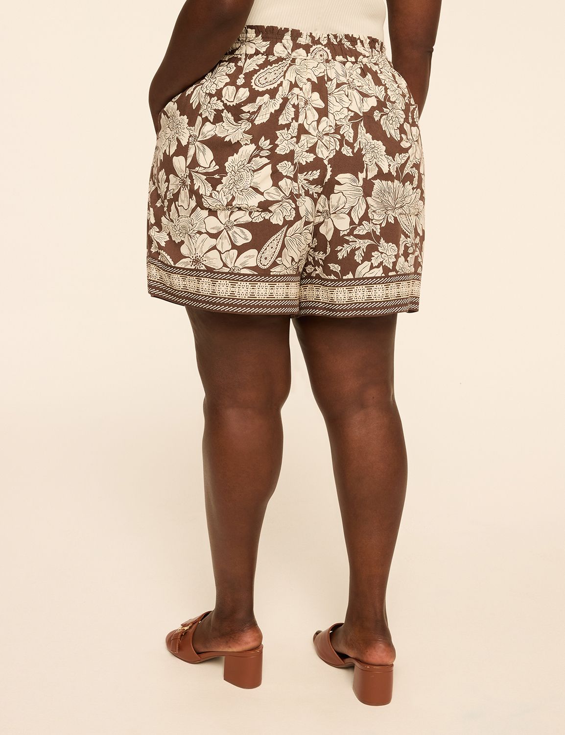 Printed Relaxed Pull-On 5.5&rdquo; Short