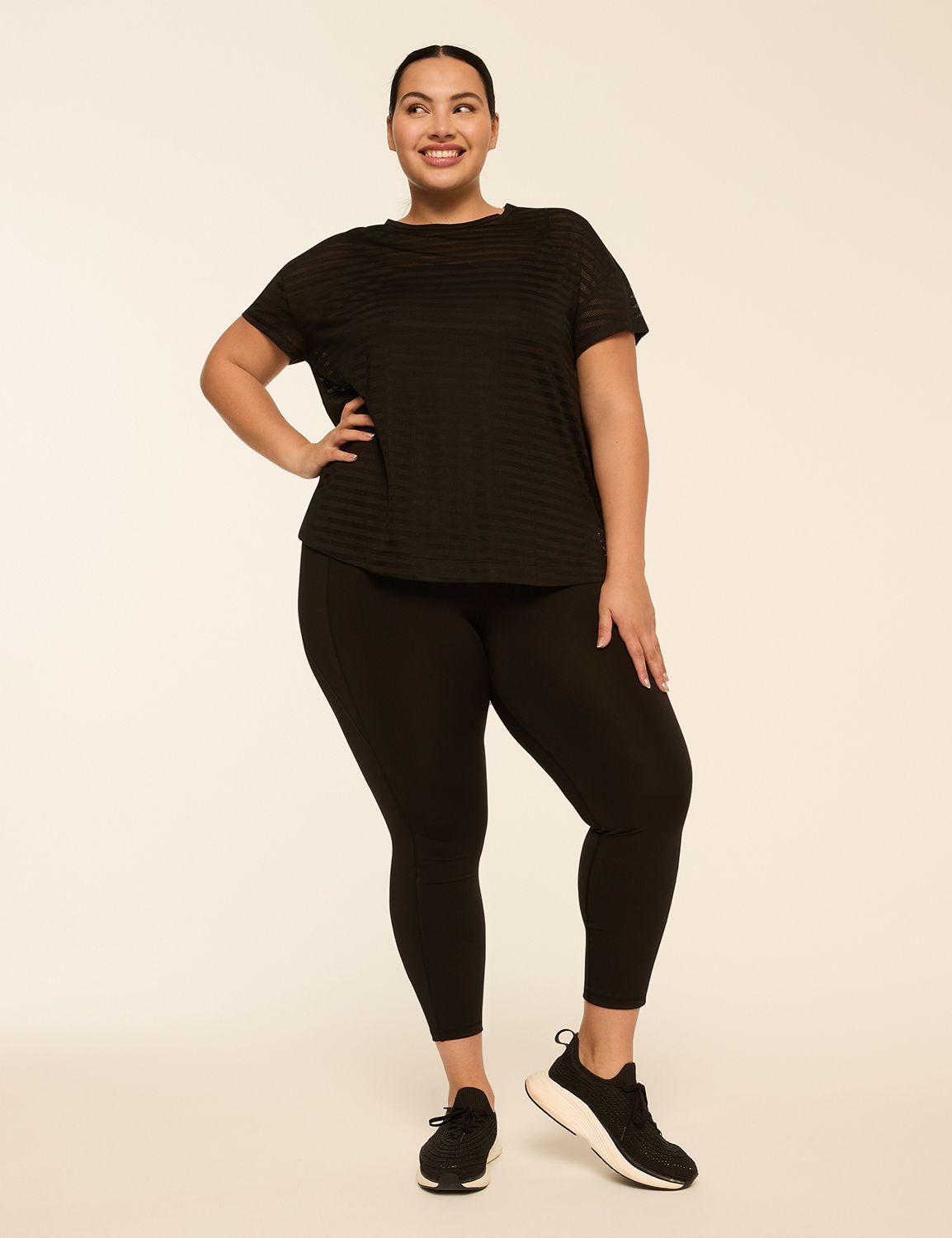 LIVI Short Sleeve Crew Neckline 2 L Product Image 3