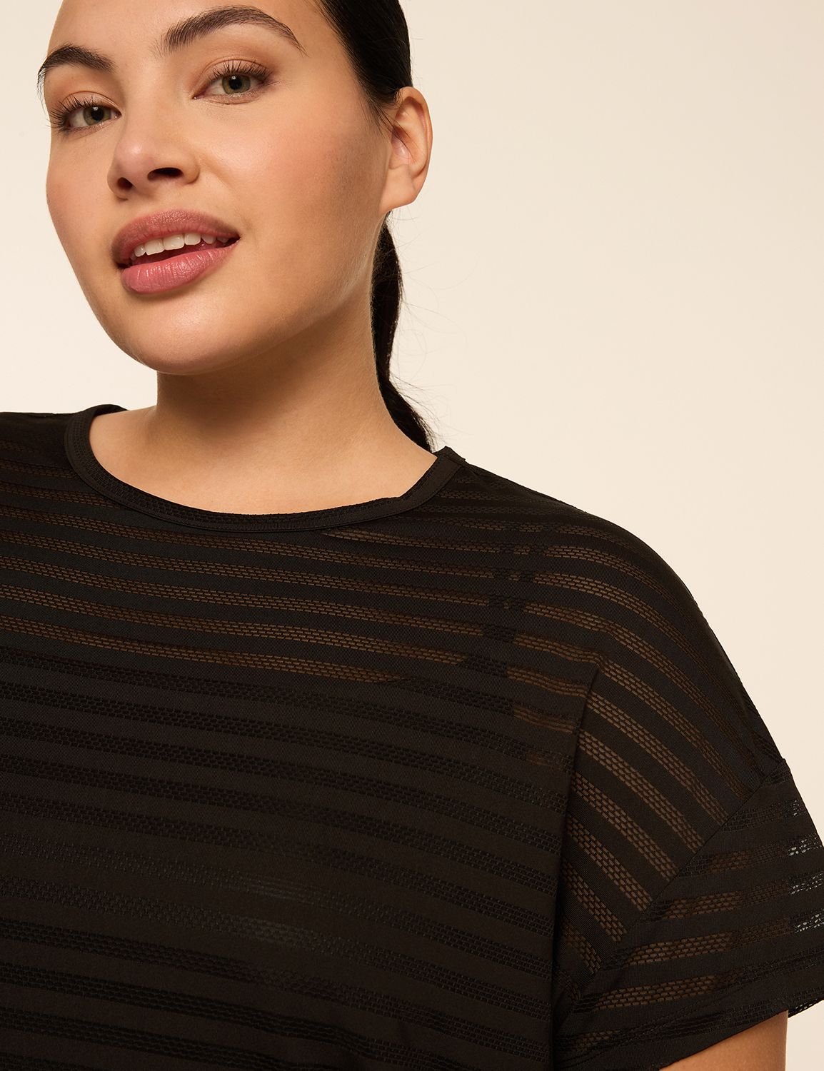 LIVI Short Sleeve Crew Neckline 2 L Product Image 4