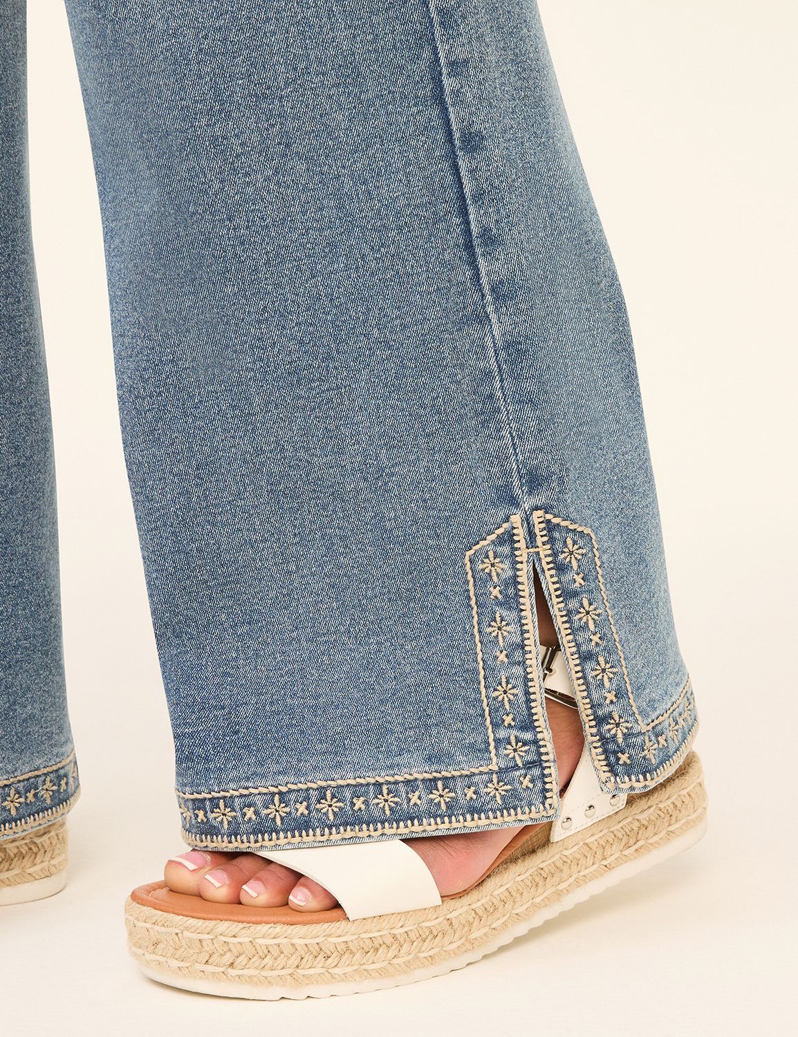 MID RISE SIGNATURE BOOT W/ EMBROIDE Product Image 4