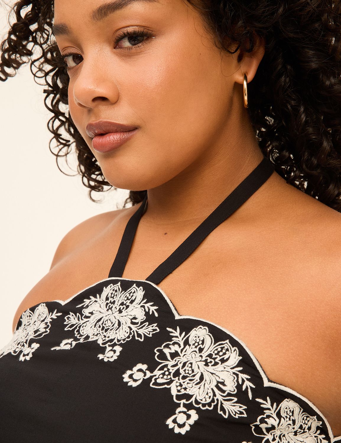 EMBROIDERED HALTER TIE NECK 1150255 Product Image 3